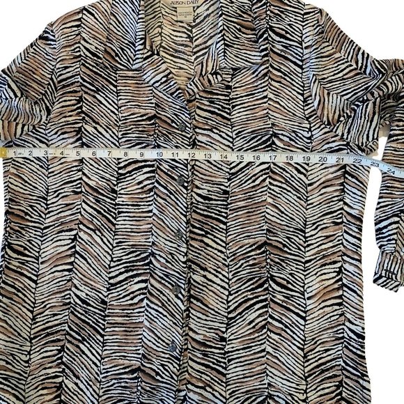 Alison Daley Blouse Top Sz 12 Animal Print Jungle Long Sleeve Button Collared - Picture 8 of 12